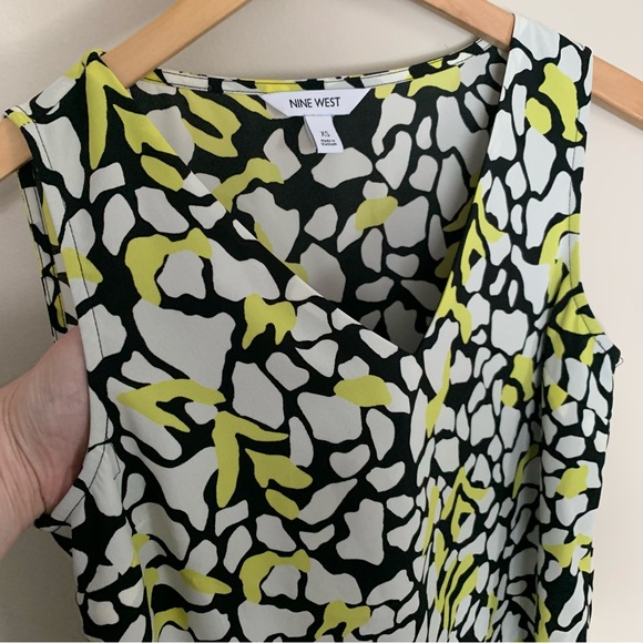 Nine West SZ XS Sleeveless Animal Print Black Yellow V Neck excellent condition - Picture 3 of 4